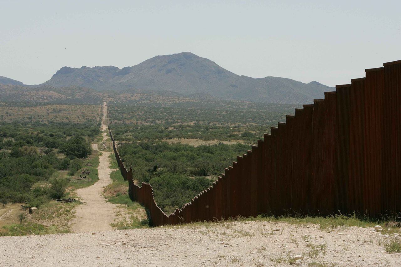 Border fence