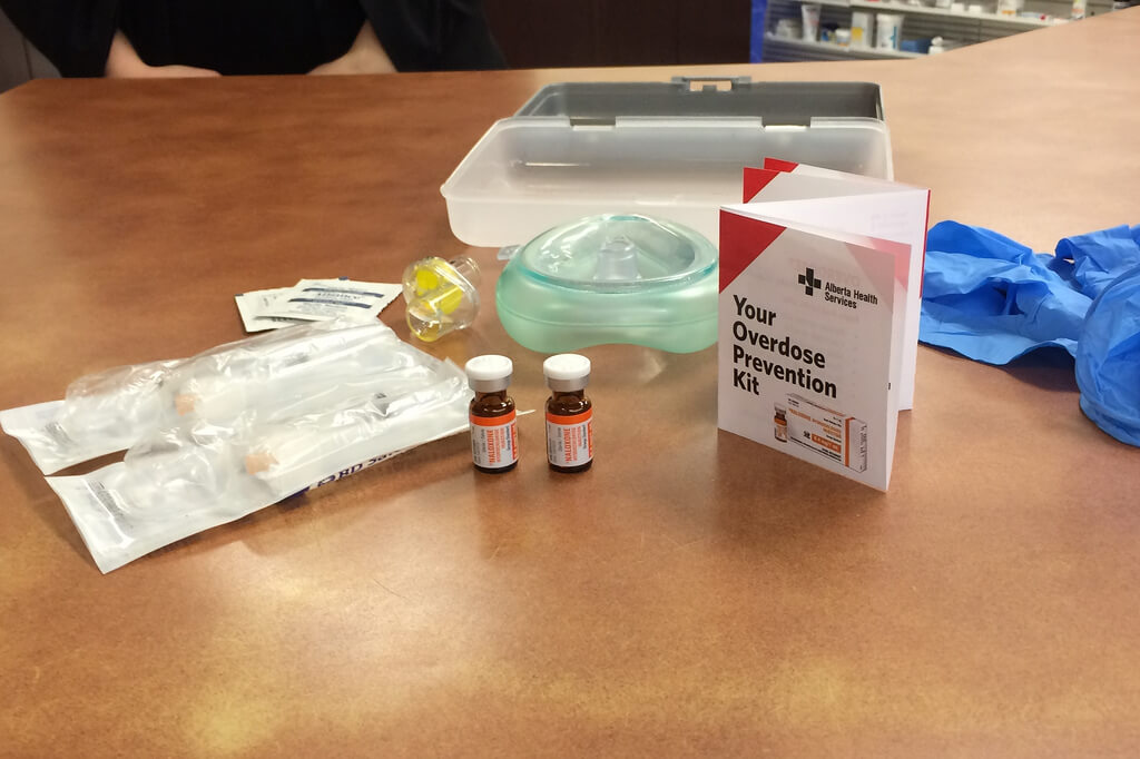 Overdose prevention containing naloxone